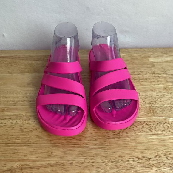 Crocs Womens Getaway Strappy Sandals Pink Crush Womens size 8 - Picture 2 of 12
